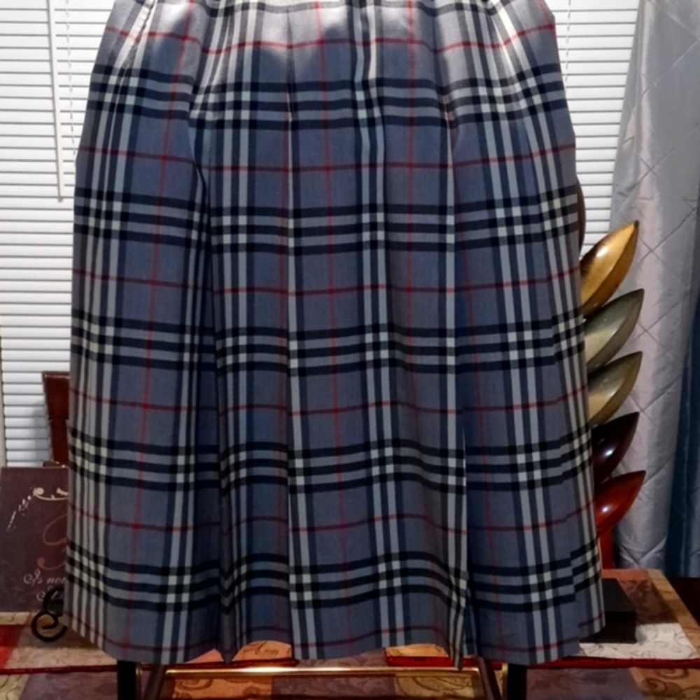 Authentic vintage Burberry skirt schoolgirl😍🥰 - Picture 3 of 8